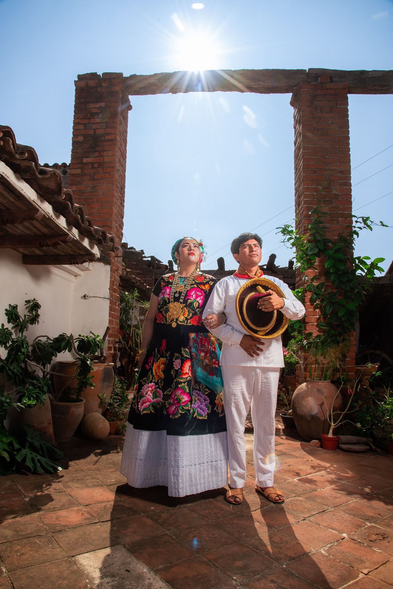 Bordado digital en proceso — diseño con águila y texto ITISTMO realizado en Bortex Bordados Juchitán